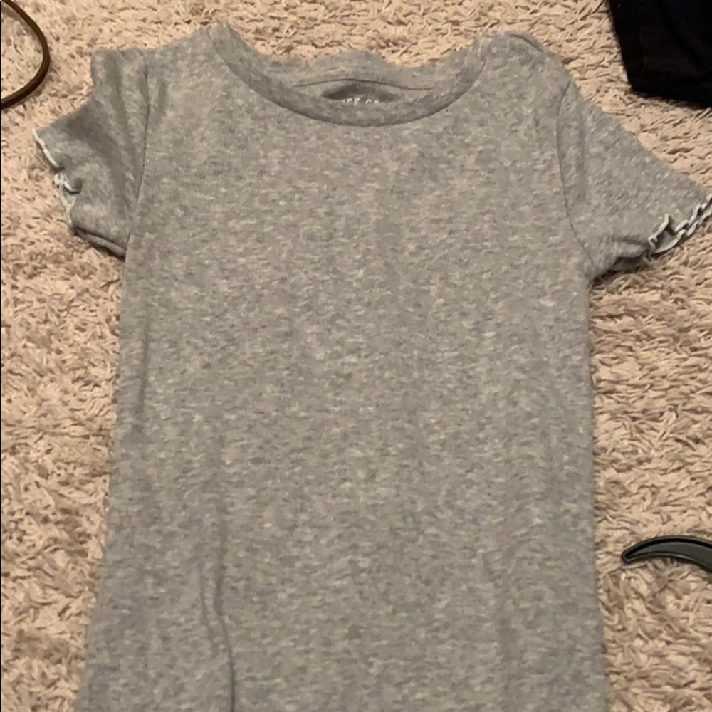 grey fitted tee